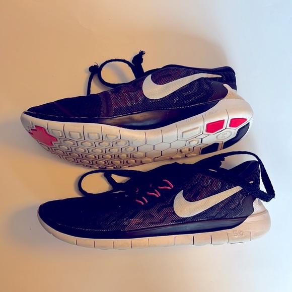 3/$20 😀 Nike Girls Running shoes size 4Y - Picture 4 of 7